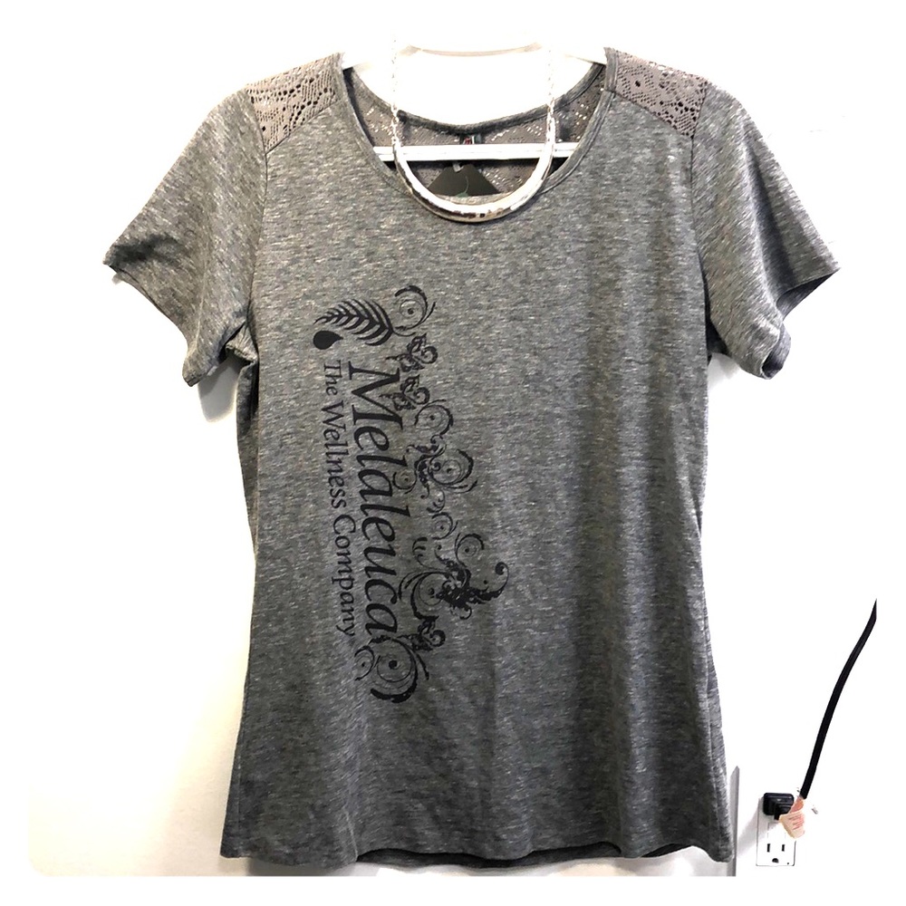 NWT. Heather gray top